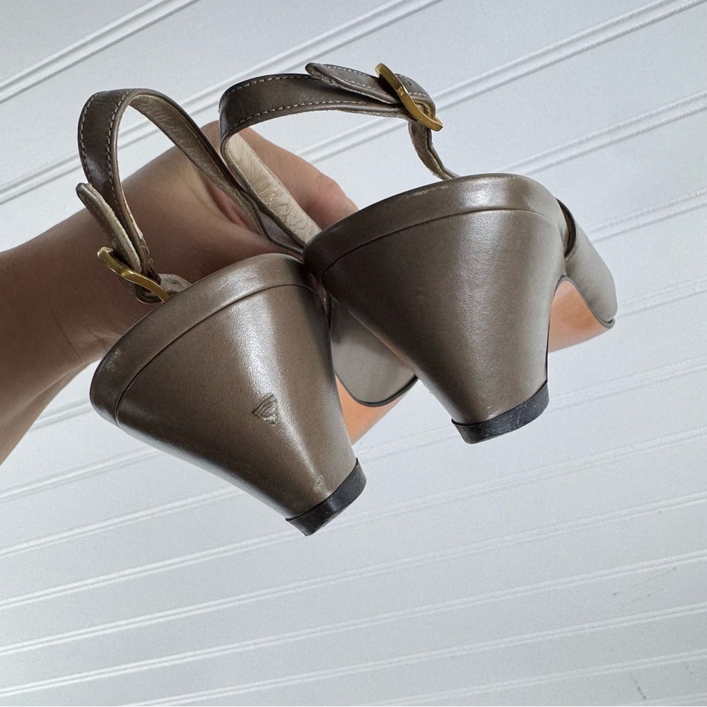 Salvatore Ferragamo VINTAGE Slingback Pumps, Taupe, Size 5.5B - Picture 10 of 13